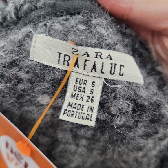 Zara Wool Gray and White Women's Sweater - Picture 2 of 7